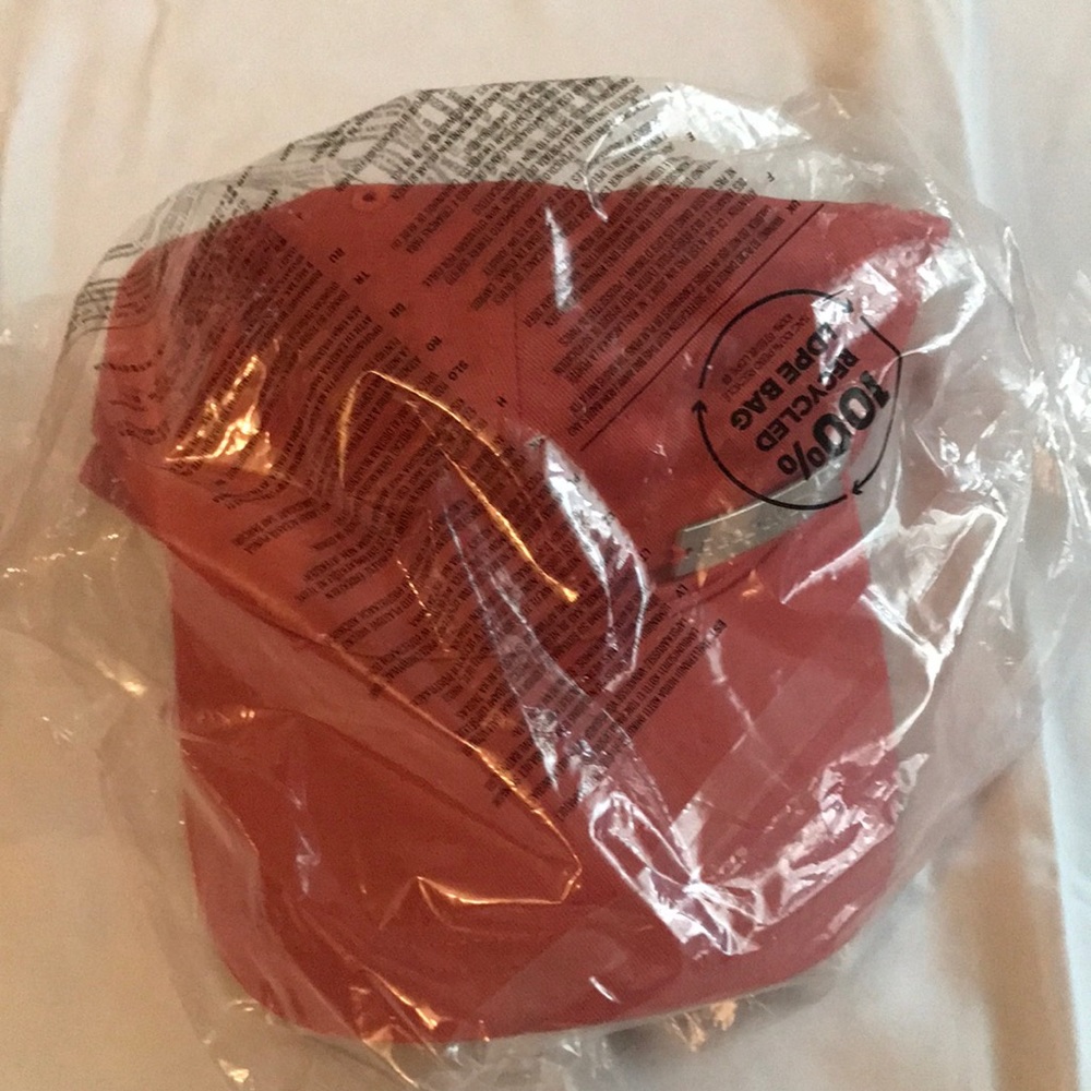 W Found cap HD9842?(OSFW) reeboks